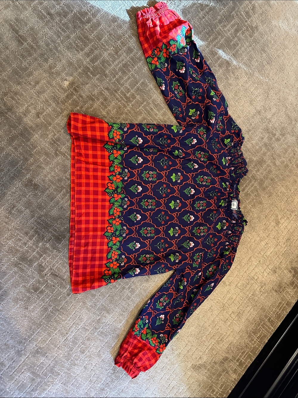 Tuckernuck Leá Holiday Print Long Sleeve Blouse